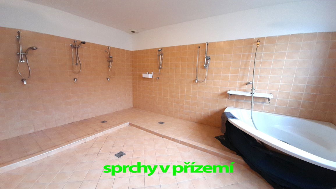 sprchy v přízemí